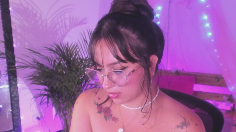 EmmaPalma22's Streamate show and profile