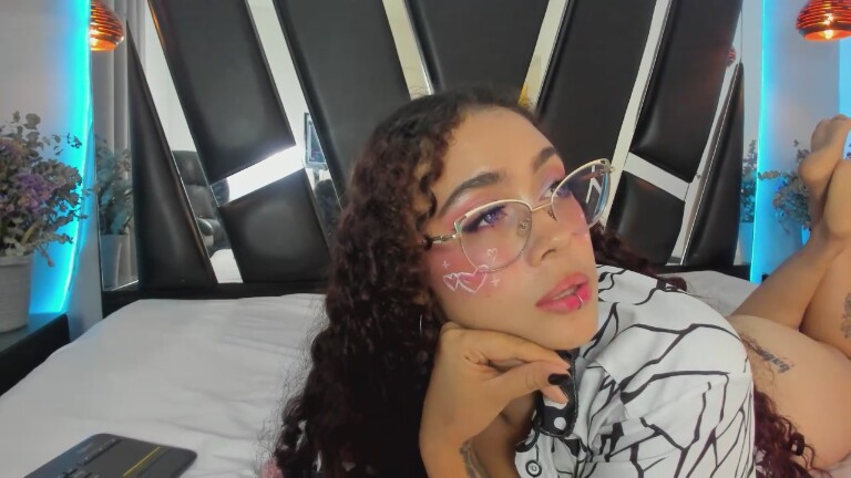 AntonellePierce's Streamate show and profile