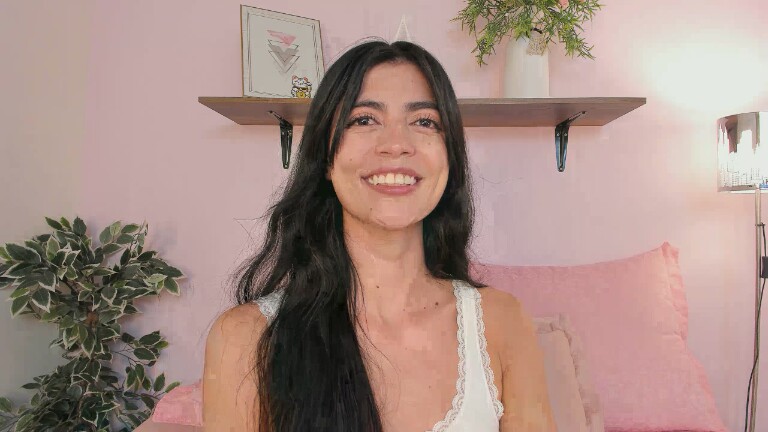 SaraFernandez's Streamate show and profile