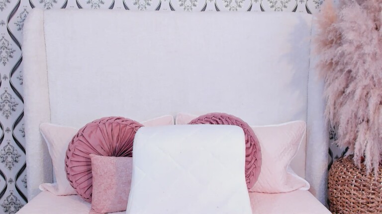 SaraBacker's Streamate show and profile