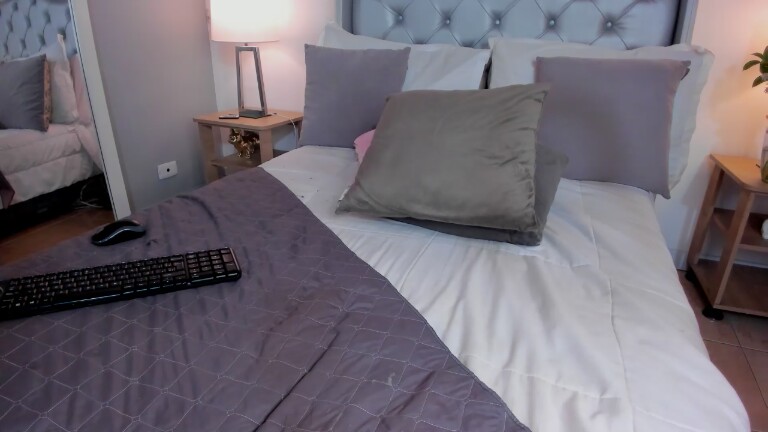 NiaMoon's Streamate show and profile