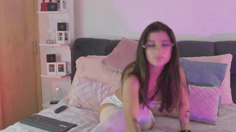 ChloeWil's Streamate show and profile