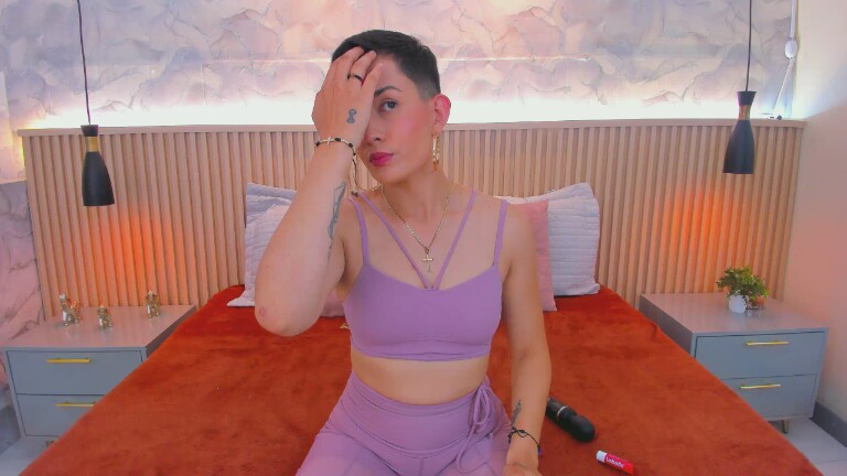 ZoeHenao's Streamate show and profile