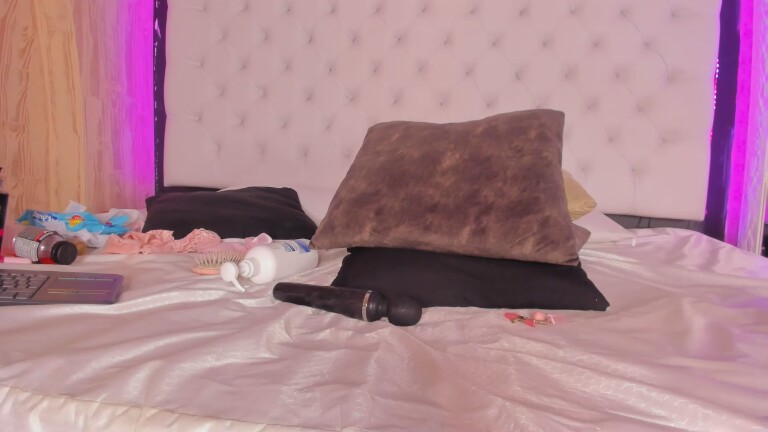 NaslyStone's Streamate show and profile