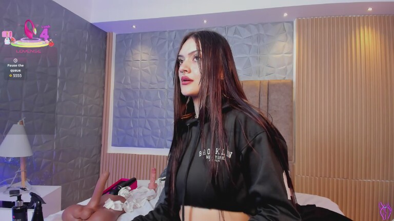 charlotteewhitee's Streamate show and profile