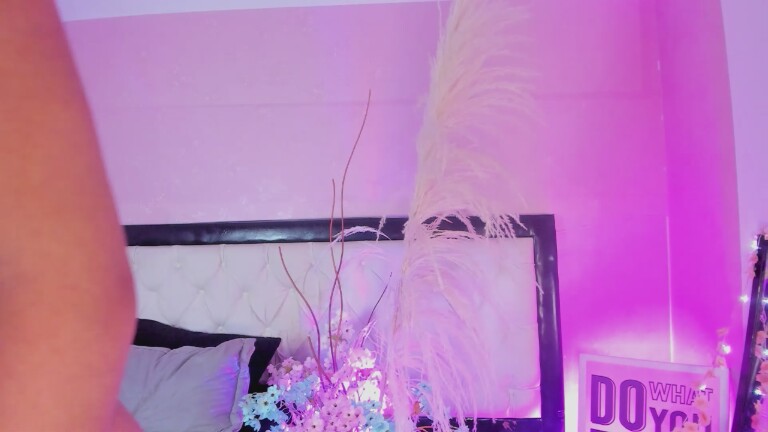 EmilyRoussee_s's Streamate show and profile