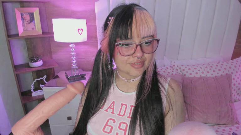 MaddieWaves's Streamate show and profile