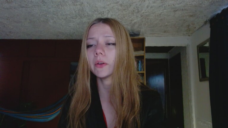 VicktoriaLou's Streamate show and profile