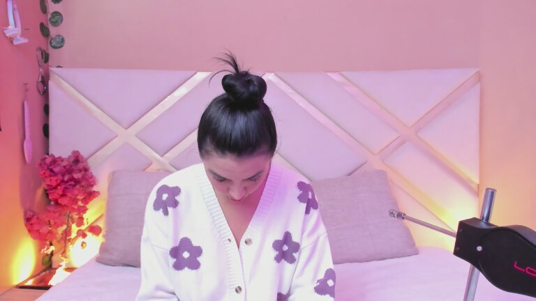 SaraSstonee's Streamate show and profile