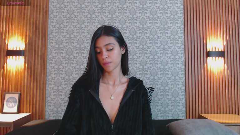 Charlotte_18's Streamate show and profile