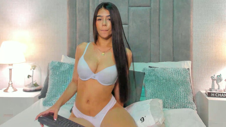 ZairaAbad's Streamate show and profile