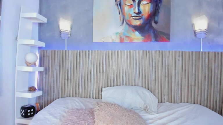 Kira_Voss's Streamate show and profile