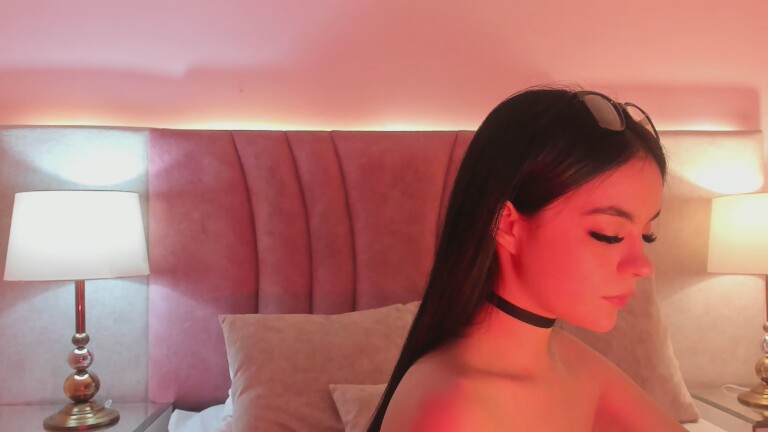 EmmaWeest's Streamate show and profile