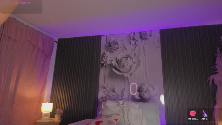 ShaniaDaniel's Streamate show and profile