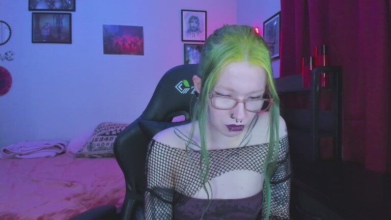 NikkiVill's Streamate show and profile