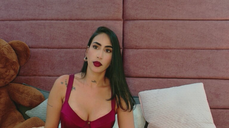 LucyLunne's Streamate show and profile