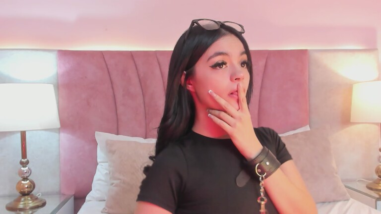 EmmaWeest's Streamate show and profile