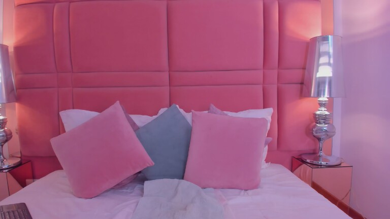 hollyBrisstol90's Streamate show and profile