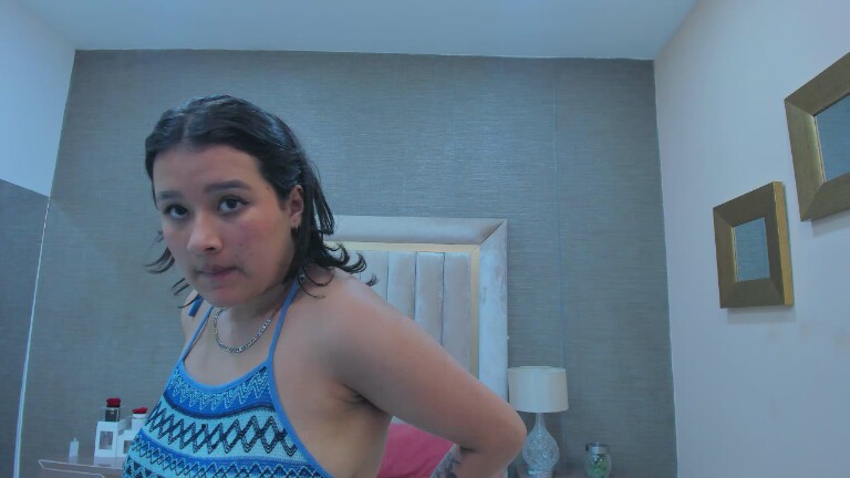 EmiRoseth's Streamate show and profile