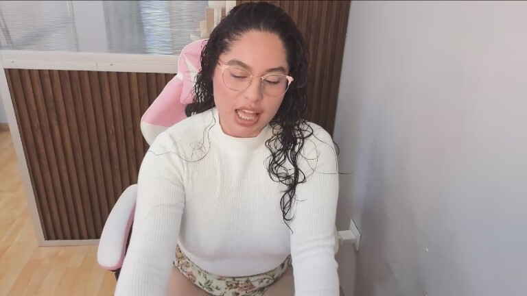 SharaThomas's Streamate show and profile