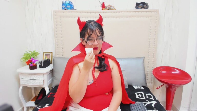 EmmaWatss's Streamate show and profile