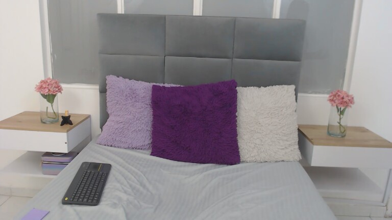 EllieBella's Streamate show and profile