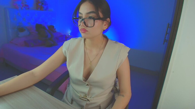 Kaara_Coopper's Streamate show and profile