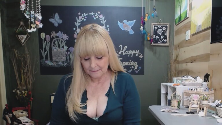 Adrianna_4u's Streamate show and profile